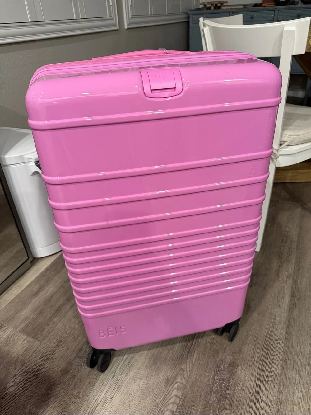 BEIS Glossy Berry Large Spinner Checked Luggage 🩷🩷NWT, never used!